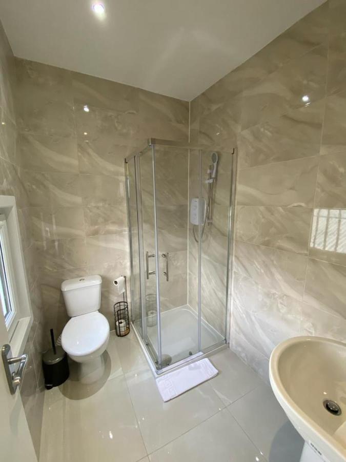 Holloway Suites - Next To Emirates Stadium - Private Bathroom - Shared Kitchen *
