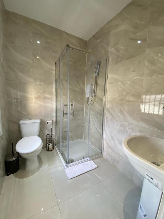 Holloway Suites - Next To Emirates Stadium - Private Bathroom - Shared Kitchen Apartment London