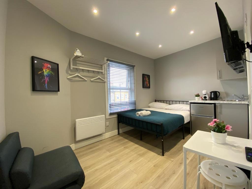 Holloway Suites - Next To Emirates Stadium - Private Bathroom - Shared Kitchen Apartment London