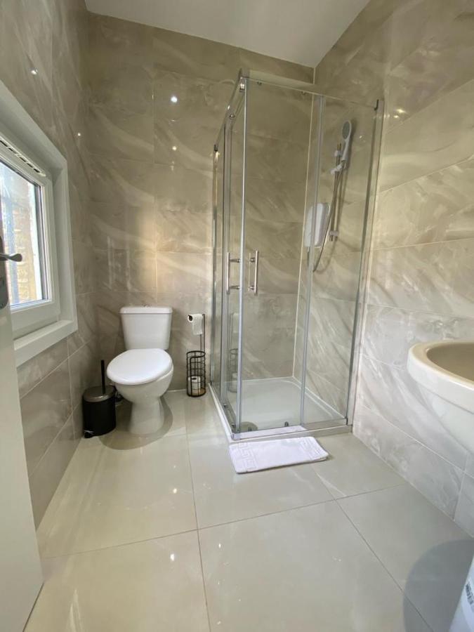 Apartment Holloway Suites - Next To Emirates Stadium - Private Bathroom - Shared Kitchen London