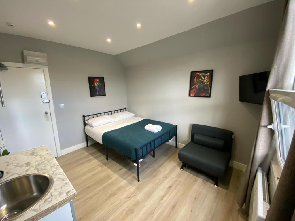 Holloway Suites - Next To Emirates Stadium - Private Bathroom - Shared Kitchen * London