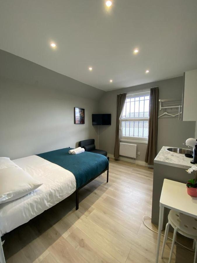 Holloway Suites - Next To Emirates Stadium - Private Bathroom - Shared Kitchen Apartment London