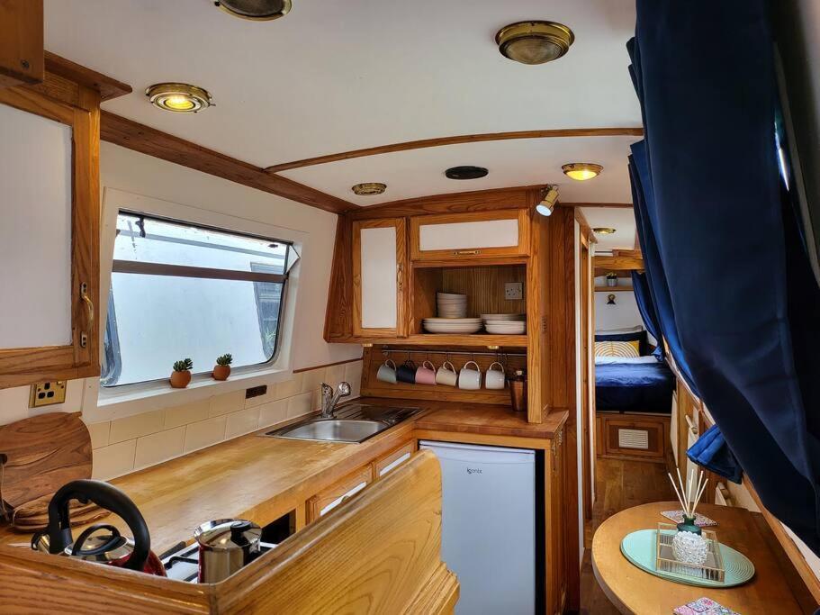 Cosy Canal Boat In Little Venice For Family & Friends Botel *