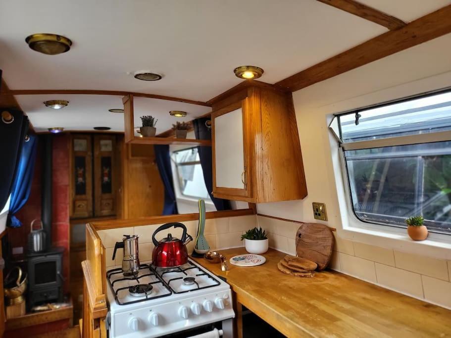 Cosy Canal Boat In Little Venice For Family & Friends Botel