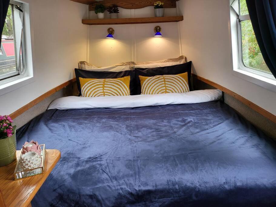 Botel Cosy Canal Boat In Little Venice For Family & Friends *