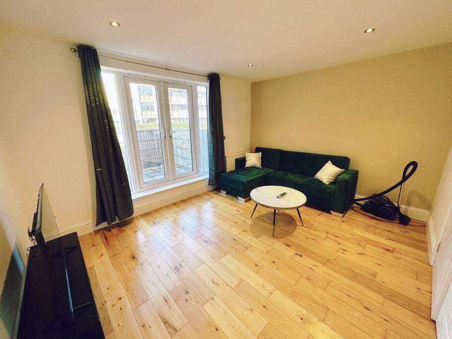 1 Bed Flat Near Apartment