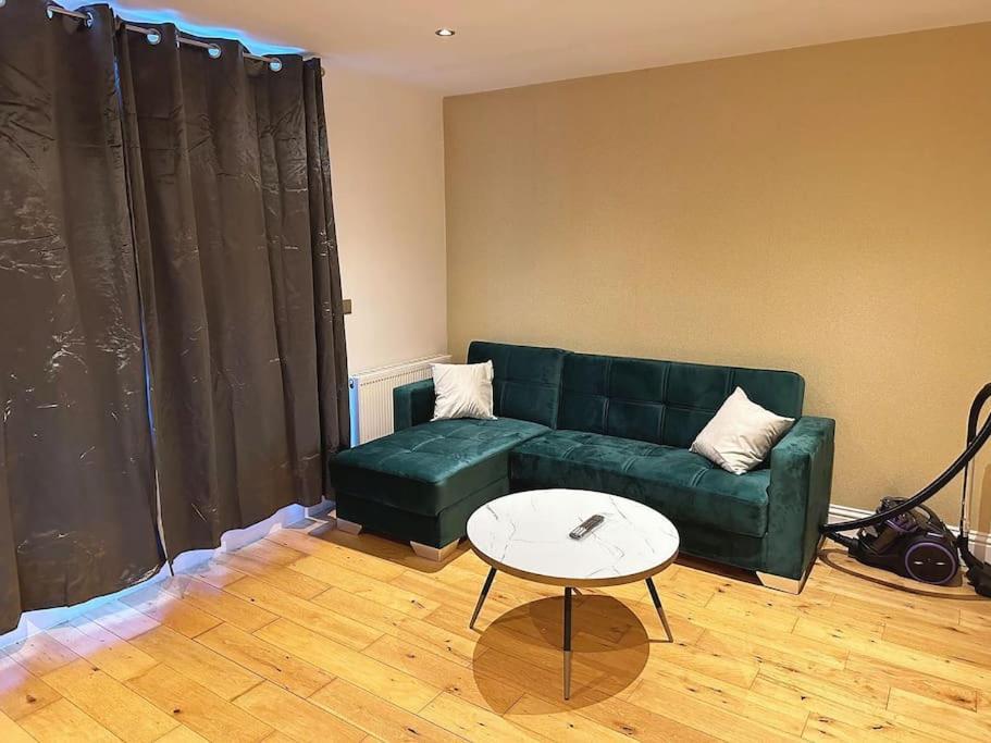 1 Bed Flat Near Apartment *