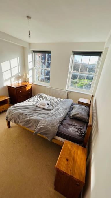 Apartment Traditional 3 Bed Flat In Highgate *