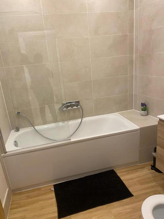Apartment Stunning 1-bed -sleeps 2 & Links London
