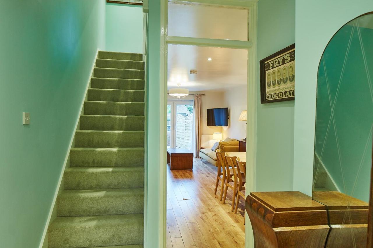 Second Nest Hampton Street Apartment