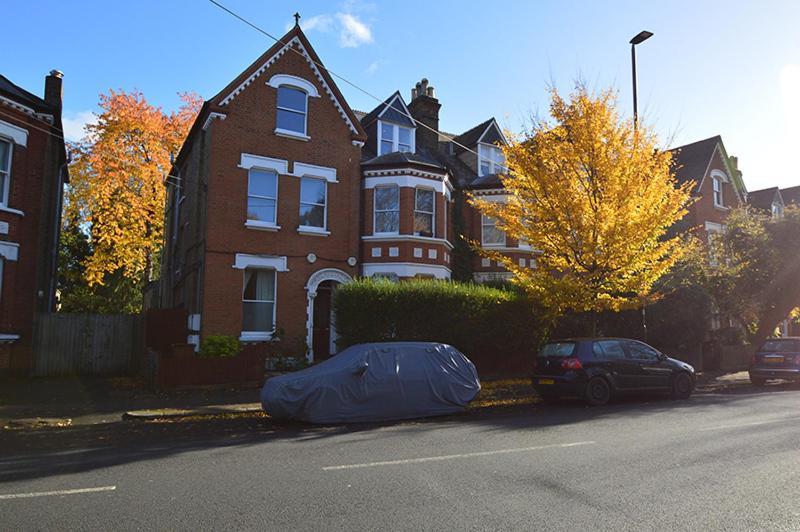 2 Bedroom Floor Flat, West Dulwich Free Street Parking London