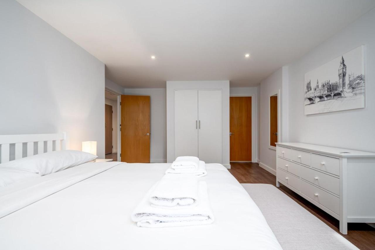 Modern & Spacious 2 Bedroom In Apartment
