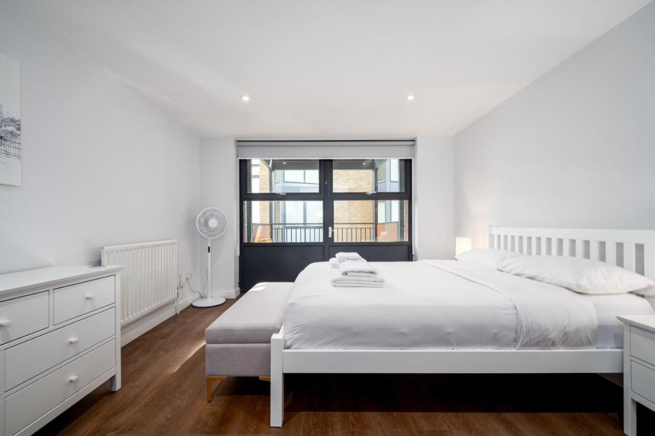 Apartment Modern & Spacious 2 Bedroom In *