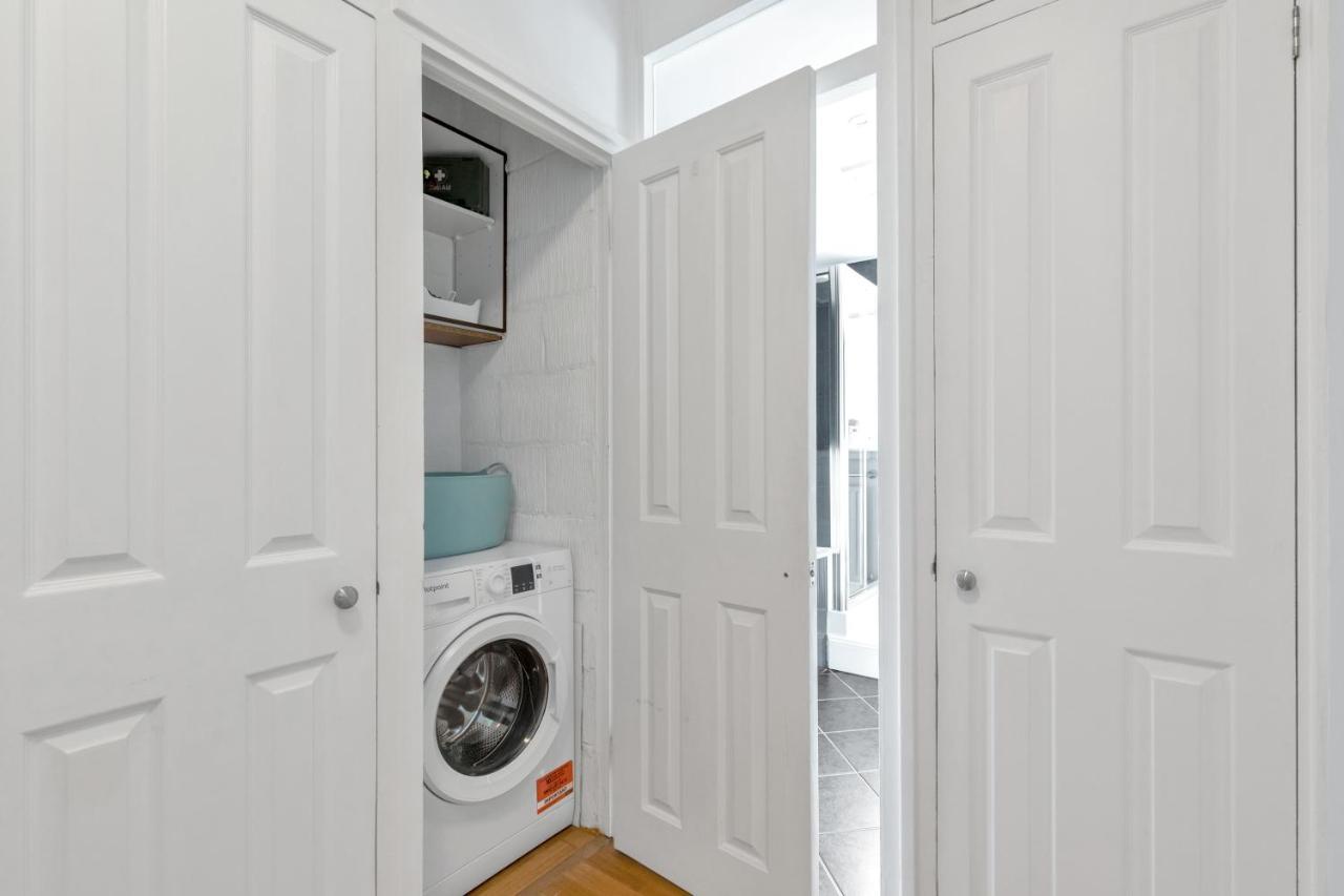 Entire Flat In Heart Of Chelsea Hosted By Zahra Apartment *
