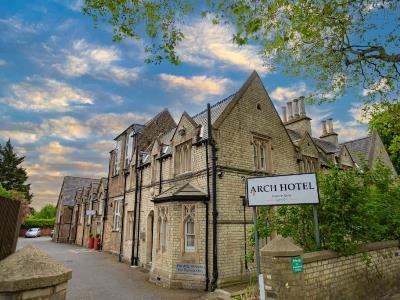 Aparthotel Arch 4*
