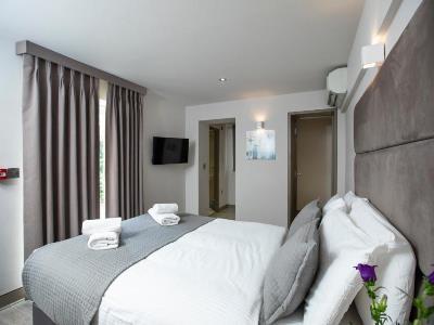 Arch Aparthotel 4*