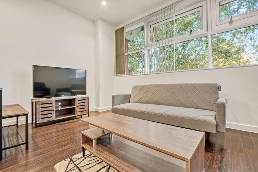 Apartamento Heathrow 2-bedroom Urban Oasis *
