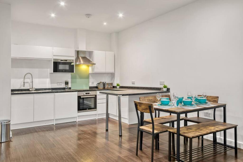Heathrow 2-bedroom Urban Oasis Apartamento *