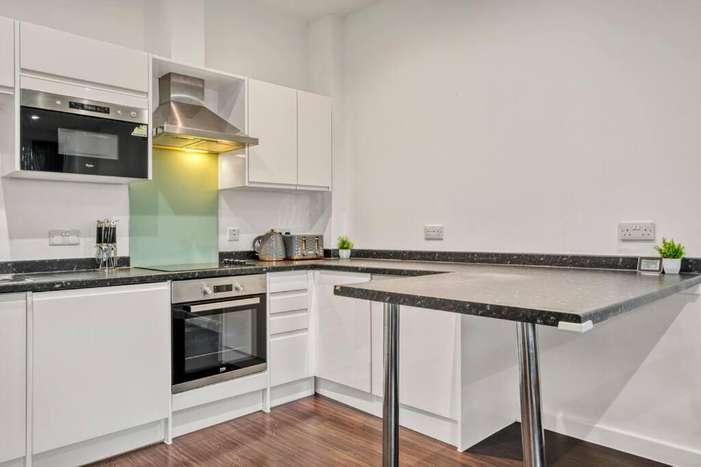 Heathrow 2-bedroom Urban Oasis Apartamento