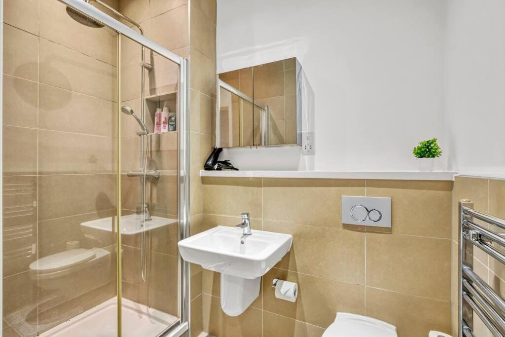 Apartamento Heathrow 2-bedroom Urban Oasis *