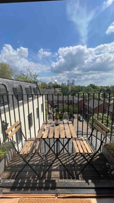 Apartment Peaceful Bright City Hide Away With Parking *