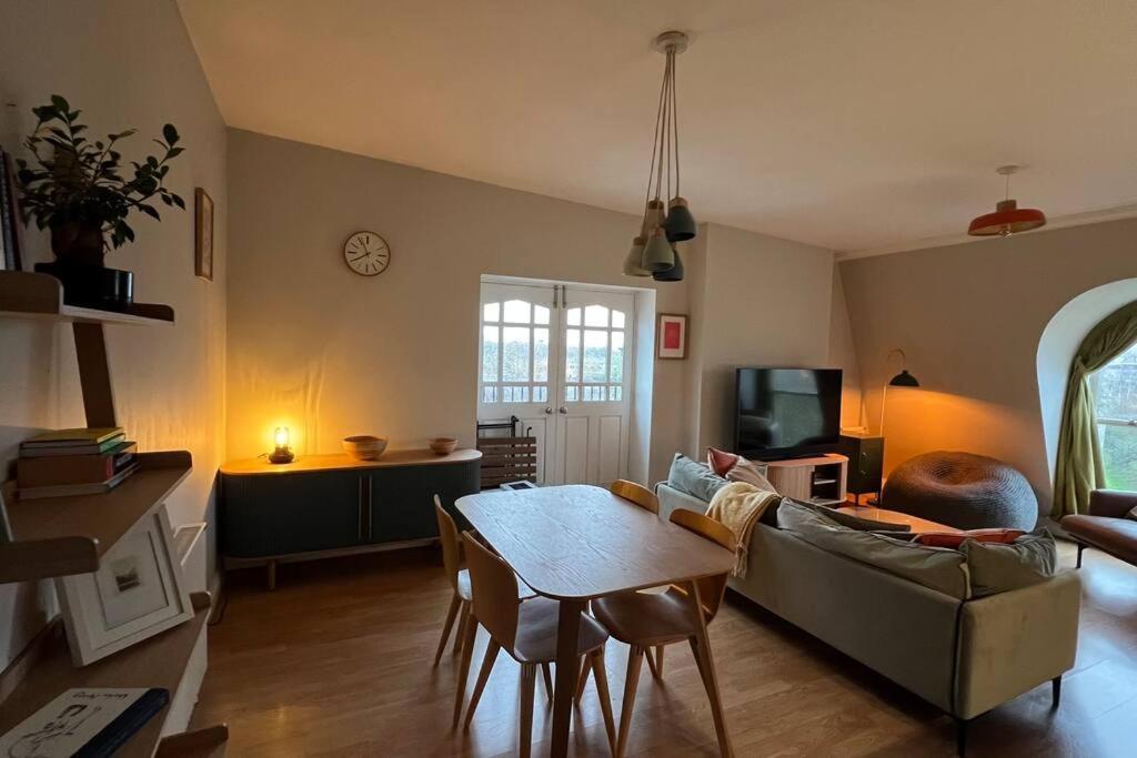 Peaceful Bright City Hide Away With Parking London