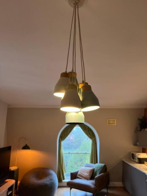 Peaceful Bright City Hide Away With Parking Apartment London