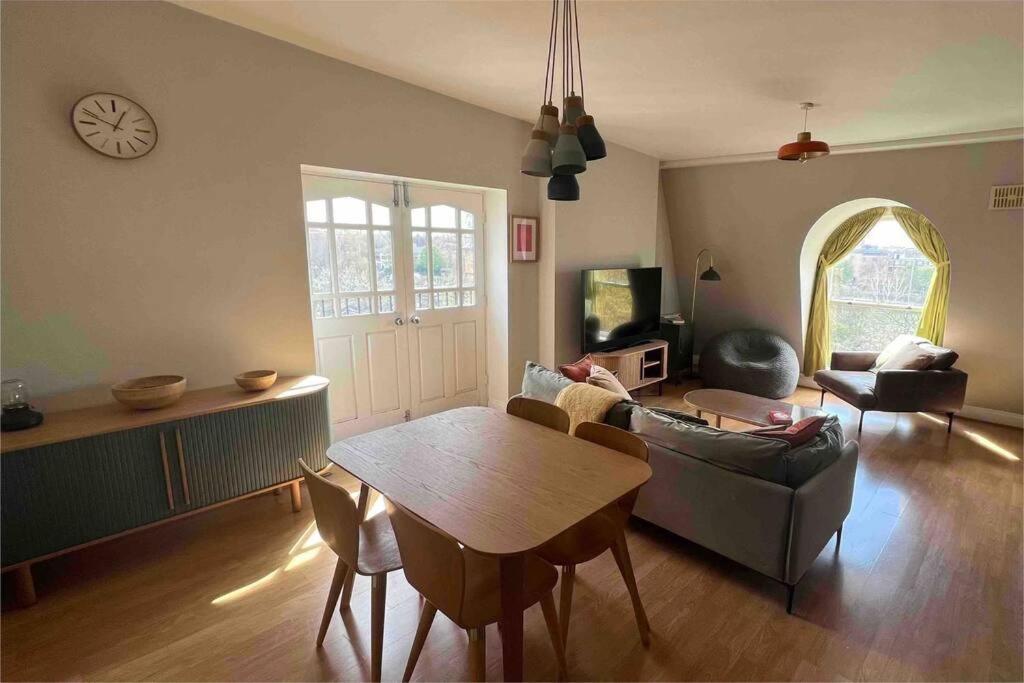 Apartment Peaceful Bright City Hide Away With Parking London