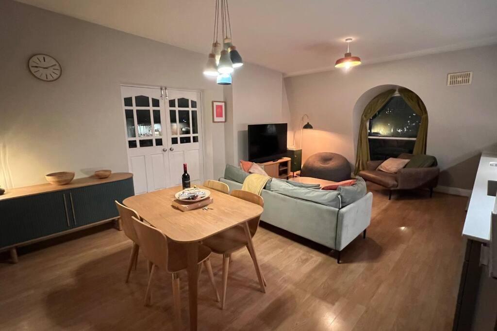 Apartment Peaceful Bright City Hide Away With Parking London
