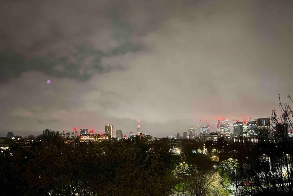 Peaceful Bright City Hide Away With Parking Apartment London