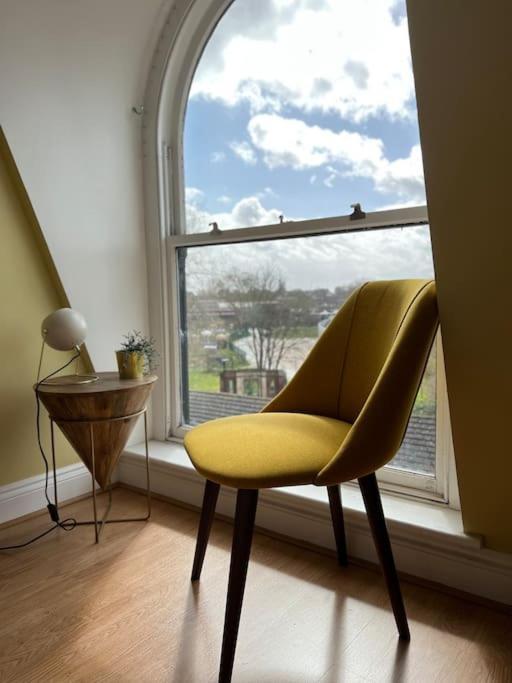 Peaceful Bright City Hide Away With Parking * London
