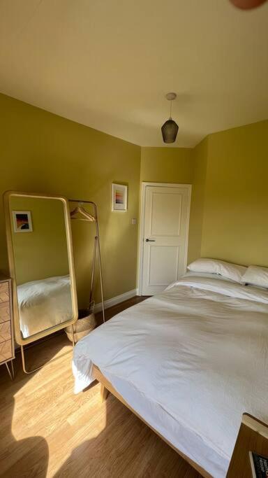 Peaceful Bright City Hide Away With Parking London