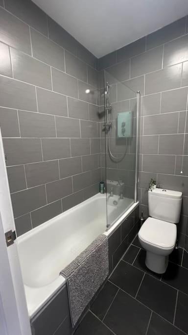 Peaceful Bright City Hide Away With Parking * London