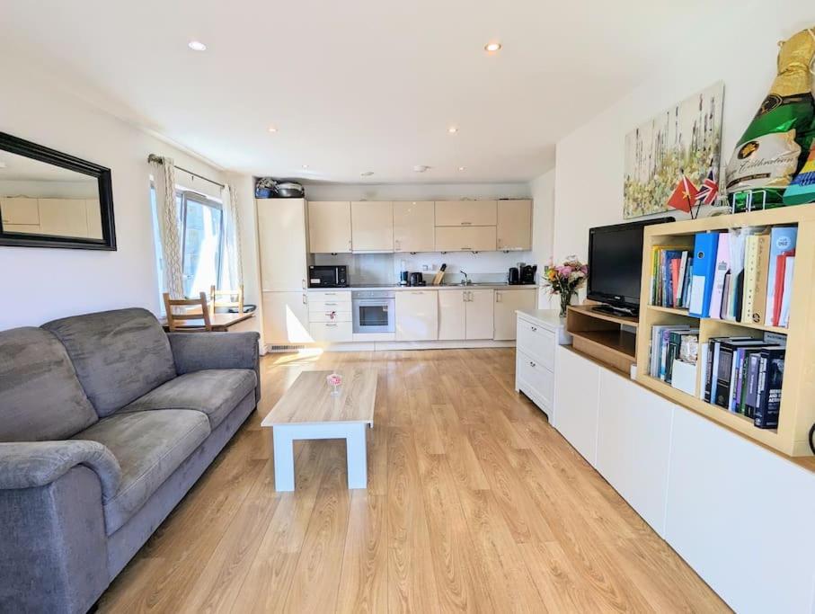 Canal Homestay London