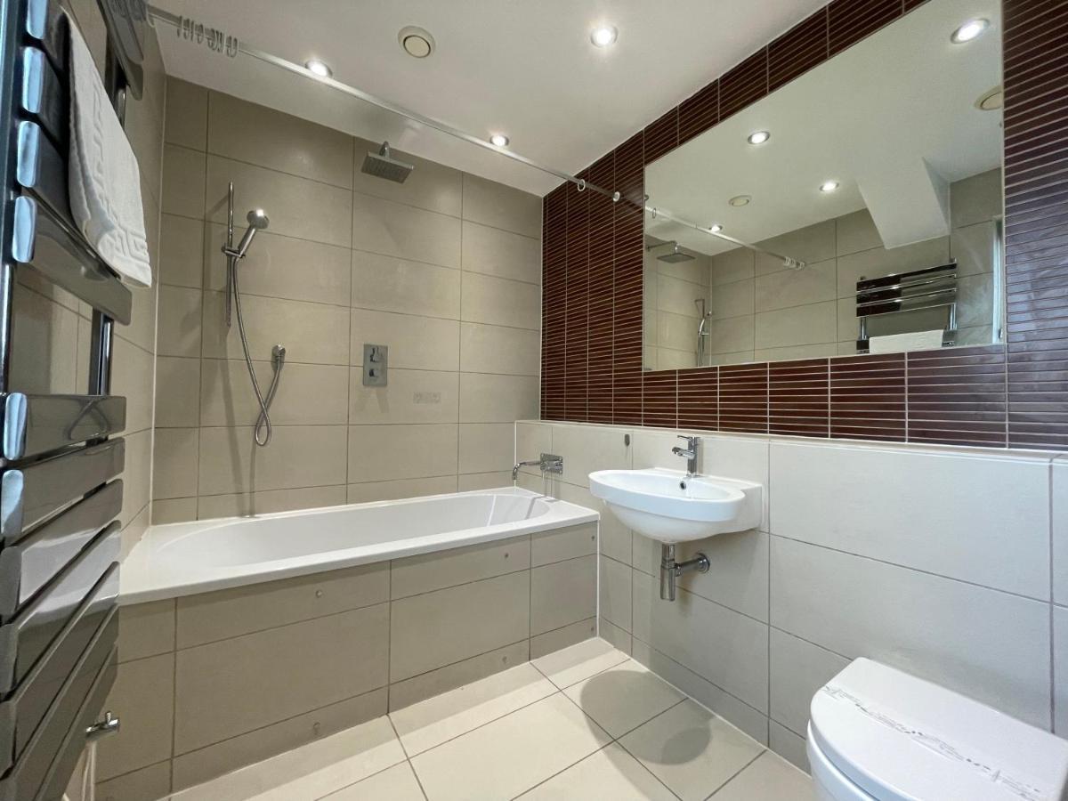 Apartment Luxurious Two Bedroom Penthouse London