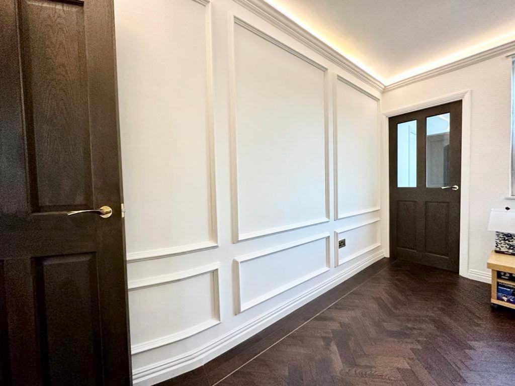 Stunning 2 Bed In Kensington Apartment London