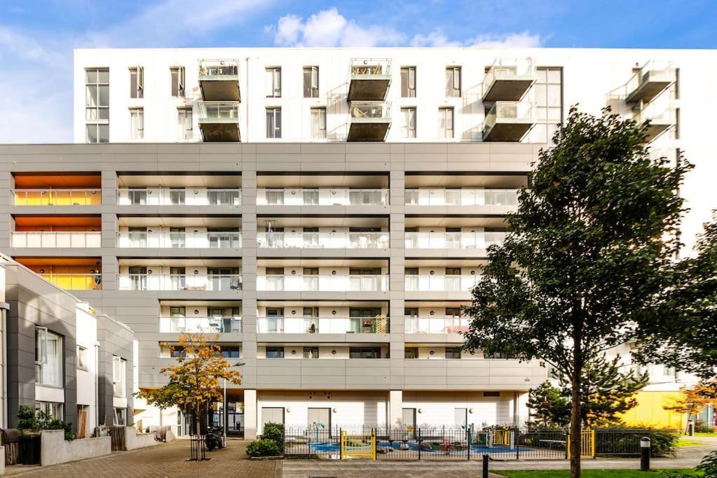 Amazing 2 Bed 2 Bath Flat In Canary Wharf Apartment