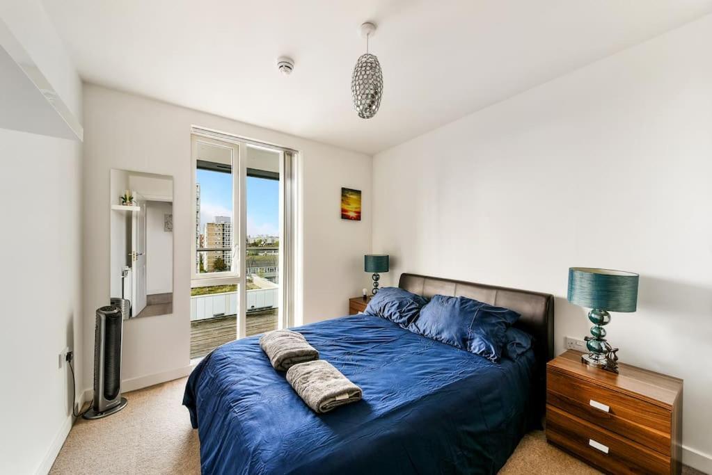 Amazing 2 Bed 2 Bath Flat In Canary Wharf Apartment London