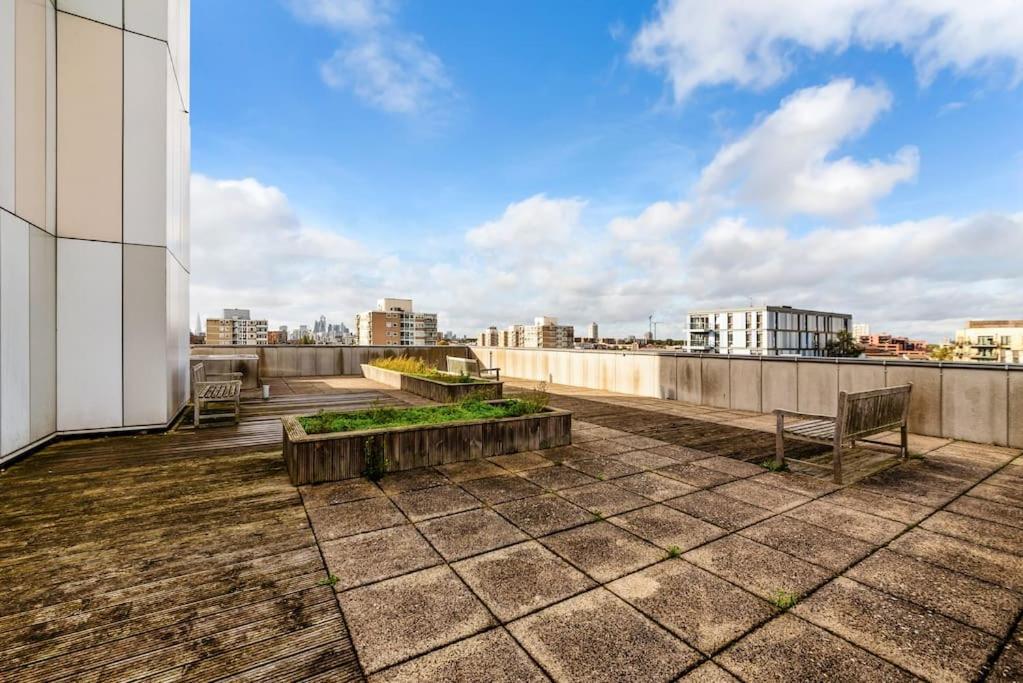 Amazing 2 Bed 2 Bath Flat In Canary Wharf Apartment