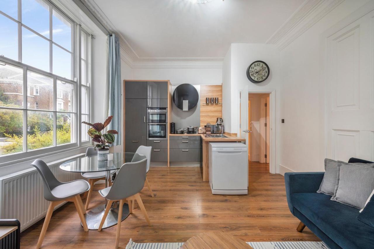 Spacious Two Bedroom In Camden