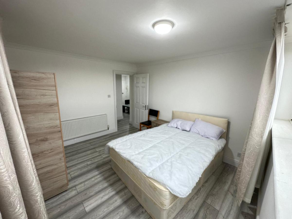3 Bedroom Bayswater Apartment London