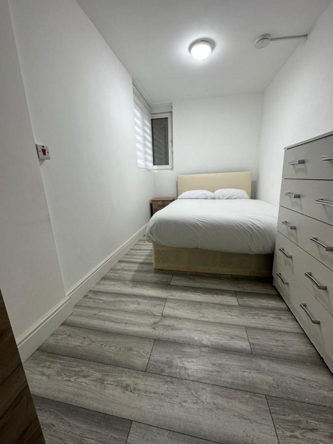 3 Bedroom Bayswater Apartment