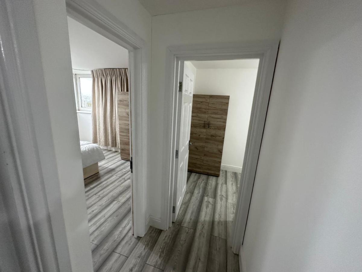 3 Bedroom Bayswater Apartment London