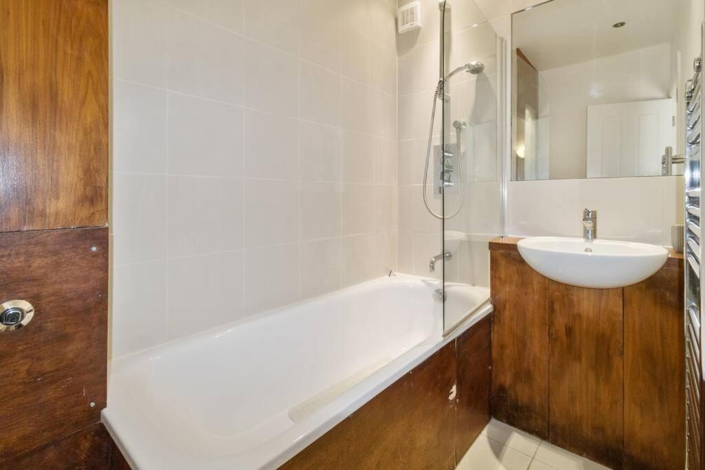 Apartamento 2 Bed Private Townhouse Mews, King's Cross Londres