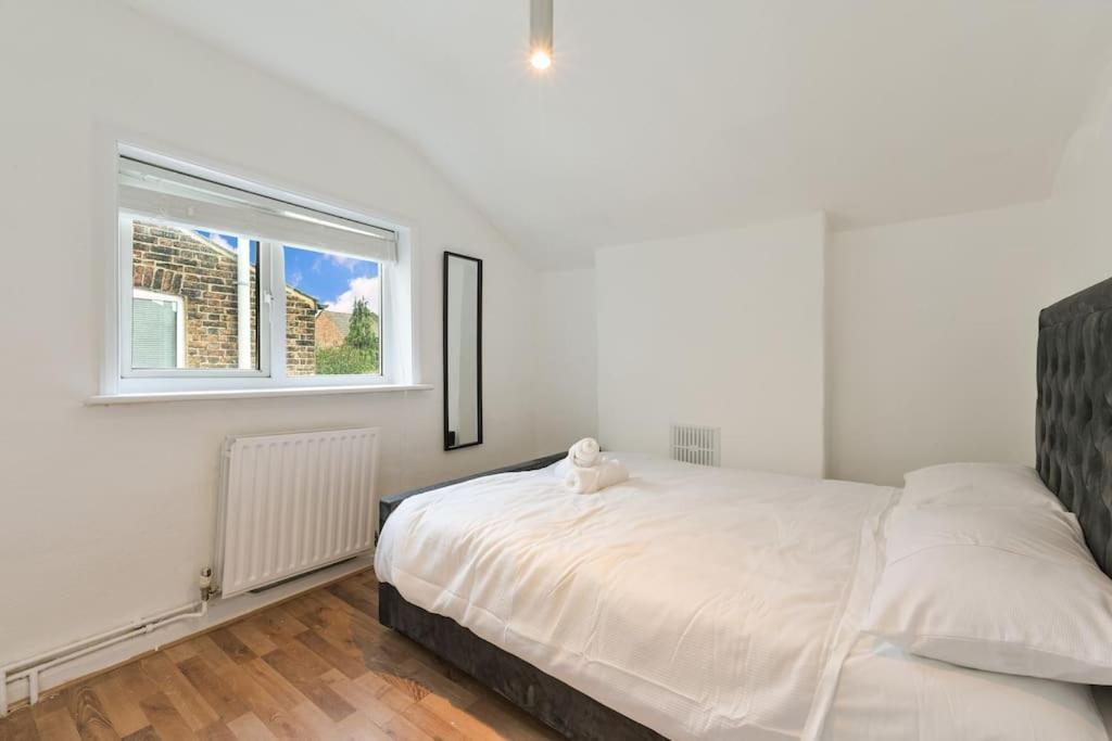 Cosy 3 Bed In Colliers Wood Holiday home