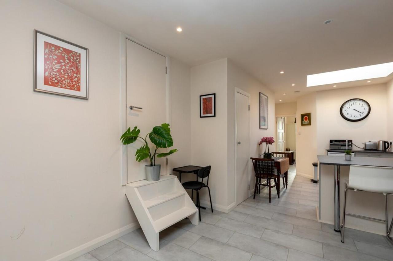 Bright & Contemporary 1bedroom Annexe - Herne Hill! Holiday home