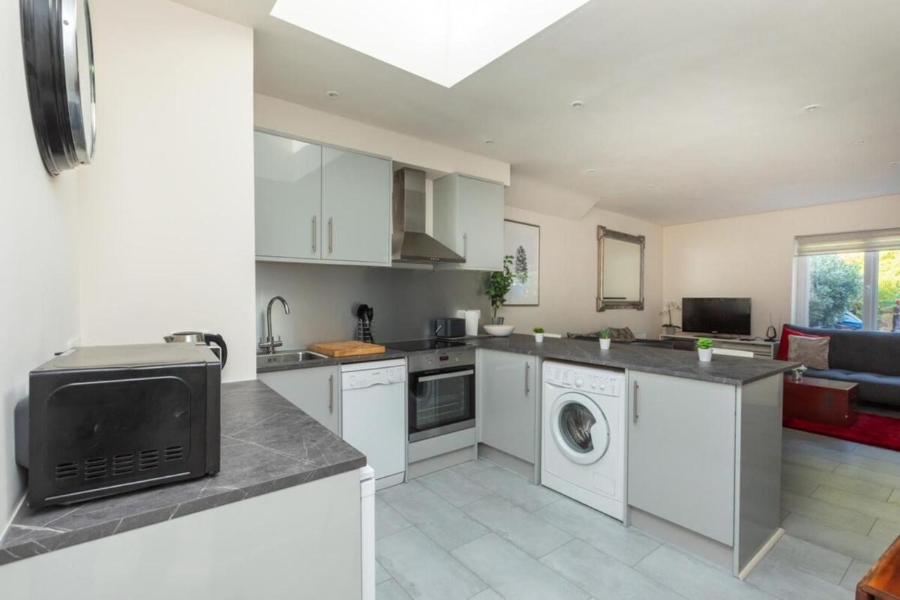 Bright & Contemporary 1bedroom Annexe - Herne Hill! London