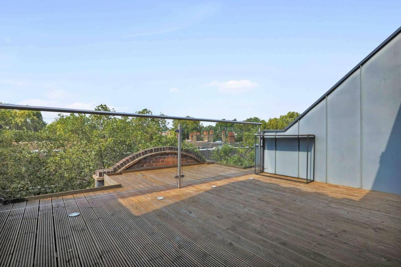 Luxurious Two Bedroom Penthouse * London