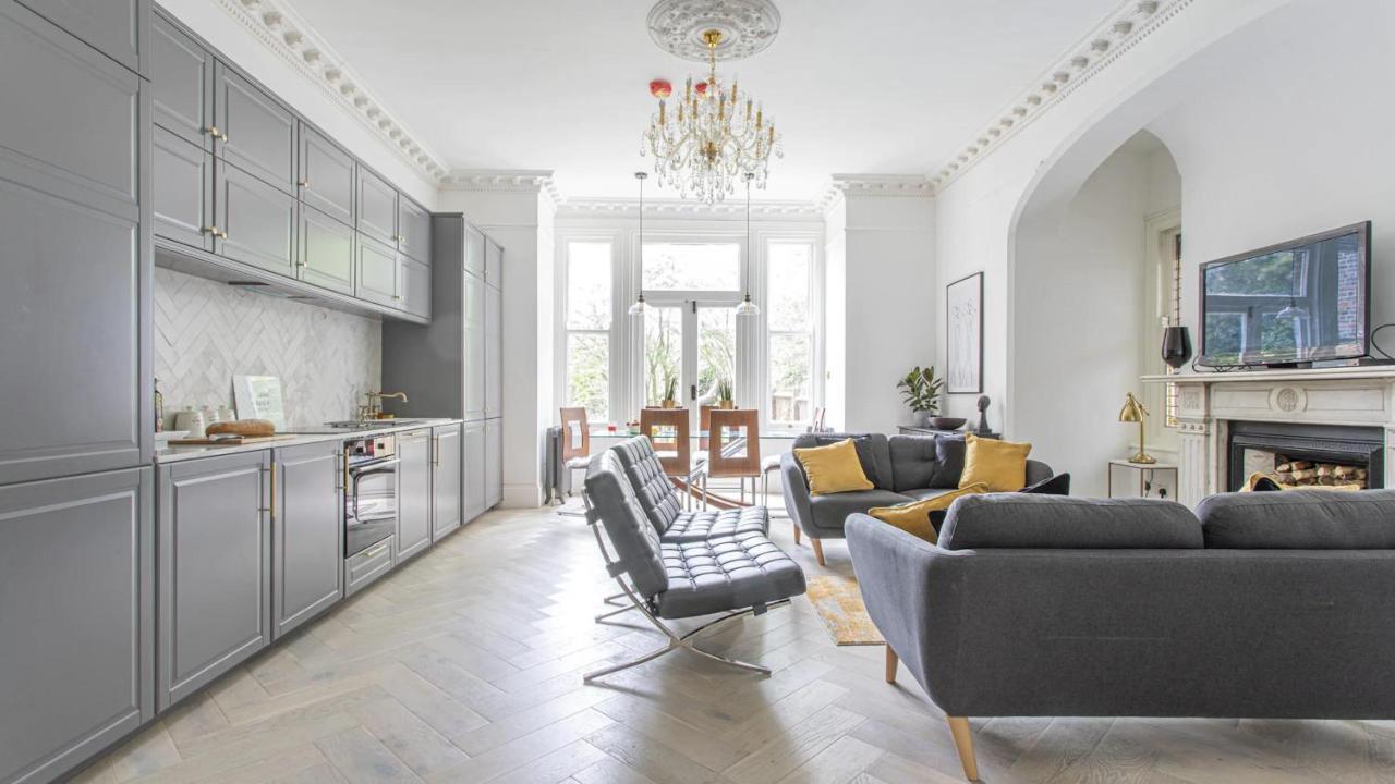 Stunning 4-bed In London-parking & Garden Apartment *