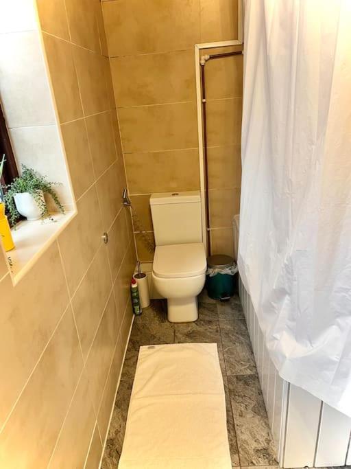 Apartamento Cosy 2 Bedroom Detached House In *